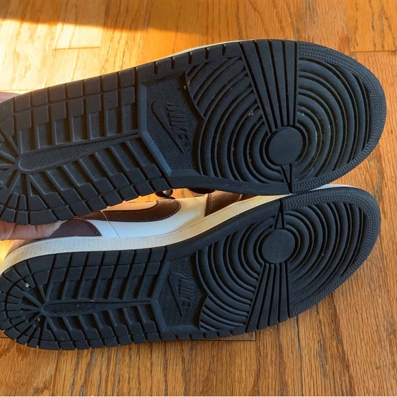 Nike Air Jordan 1 Low Mocha Light Chocolate Crimson Men Size 12 DC6991-200 - Picture 5 of 6